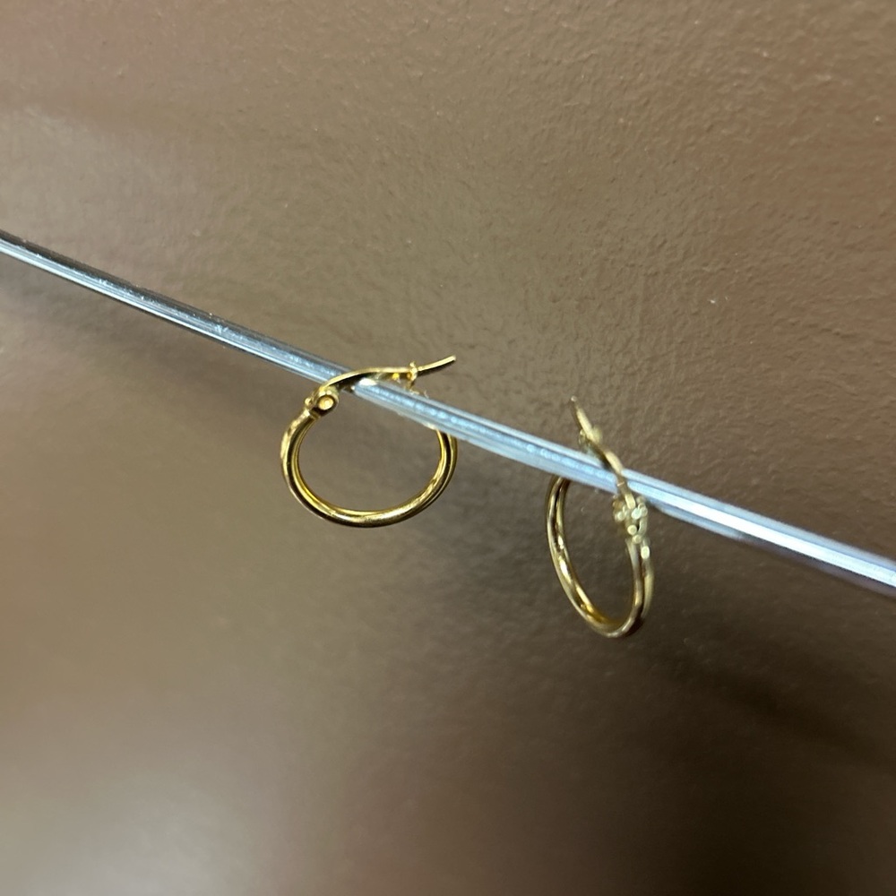 Vera small golden hoops